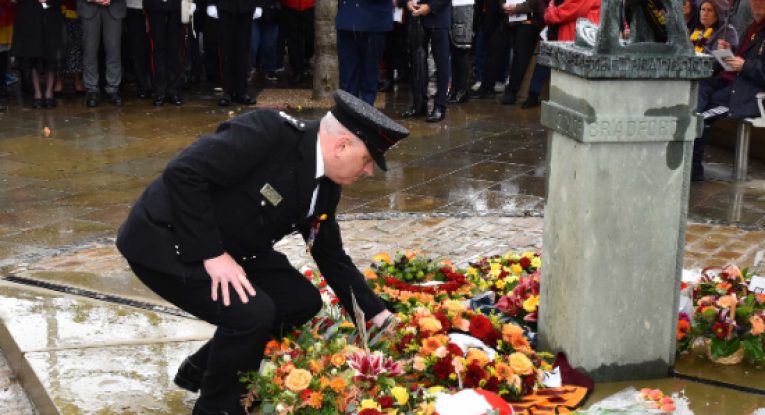 Station Commander Dave Cookson laying wreath at Bradford City Hall 