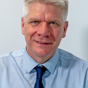 Portrait of Councillor Simon Seary